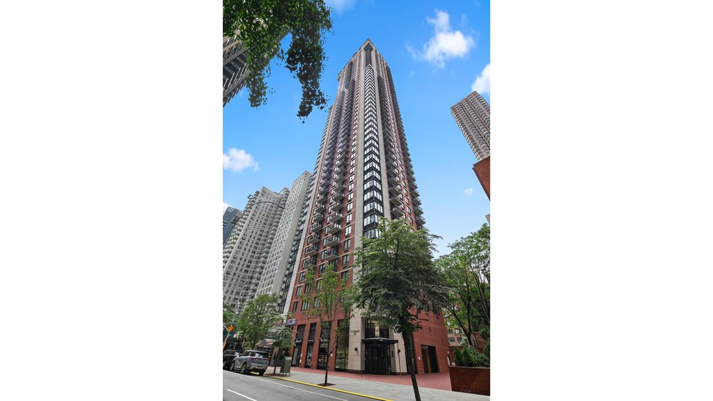 250 East 40th Street, Unit 22F photo 22