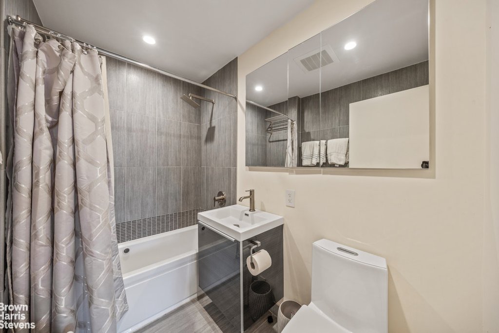 5-49 Borden Avenue, Unit 2B photo 12