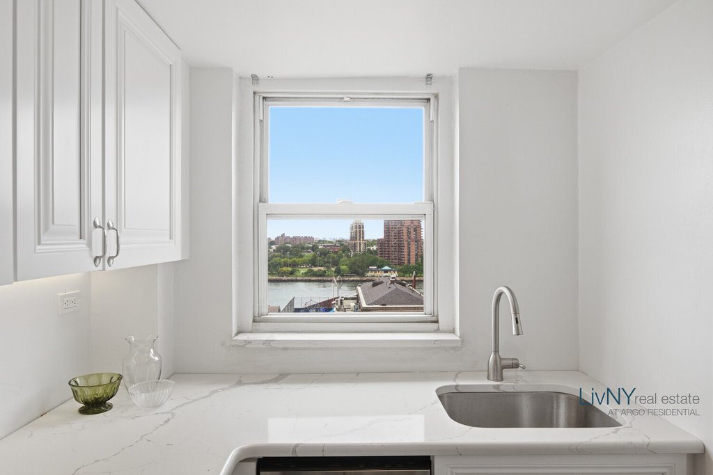 520 East 76th Street, Unit 11H photo 6