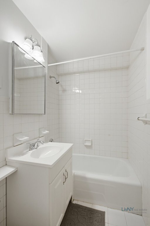 520 East 76th Street, Unit 11H photo 9