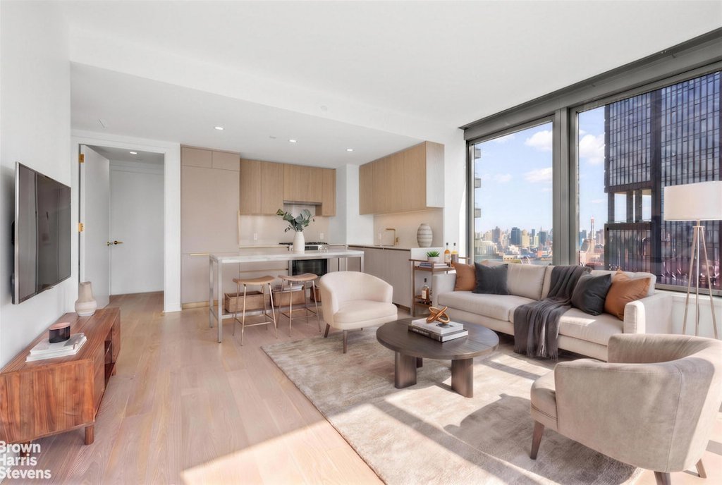 3 Court Square, Unit 3908