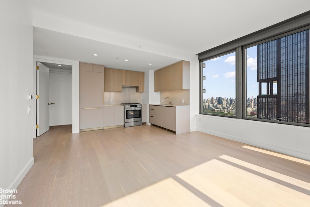 3 Court Square, Unit 3908 photo 2