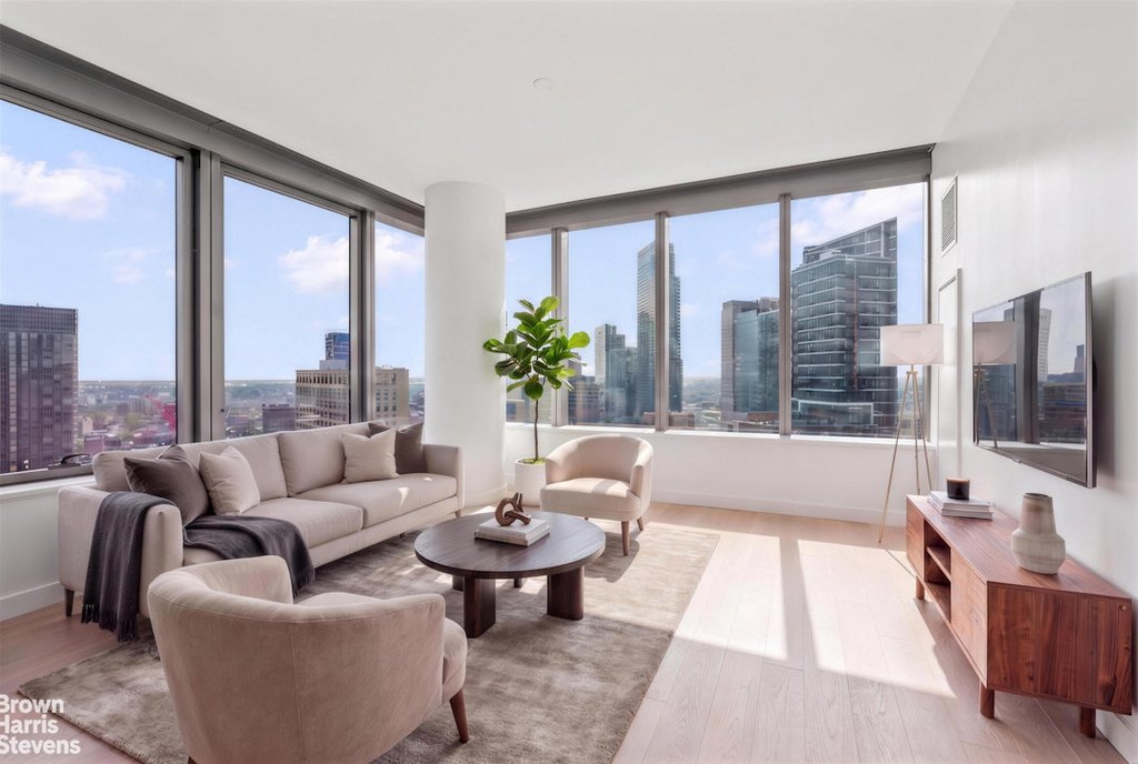 3 Court Square, Unit 3908 photo 3