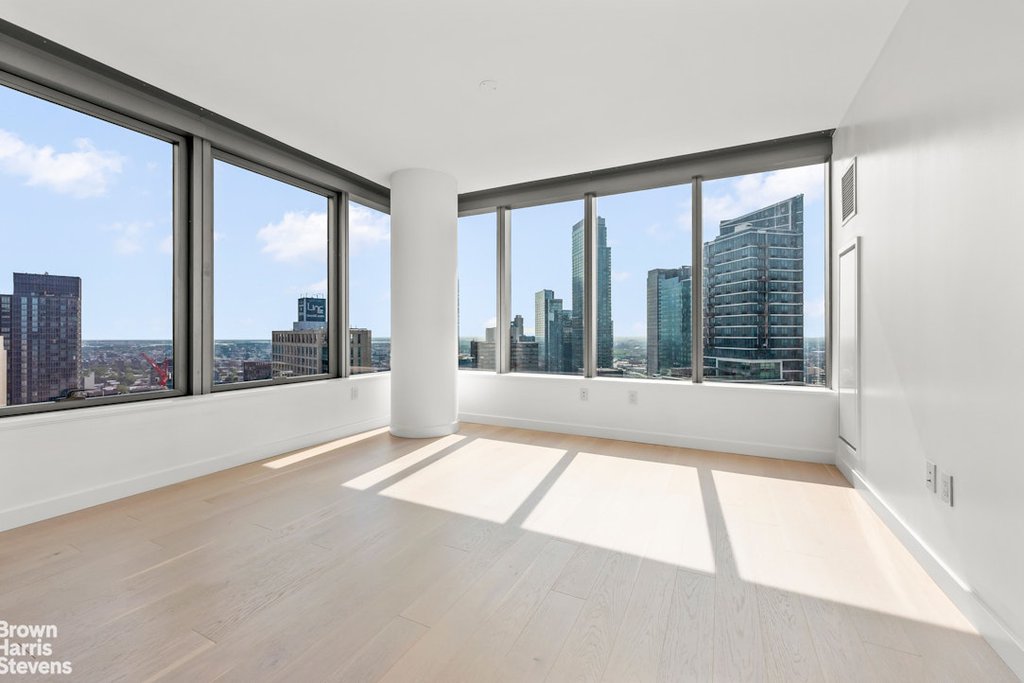 3 Court Square, Unit 3908 photo 4