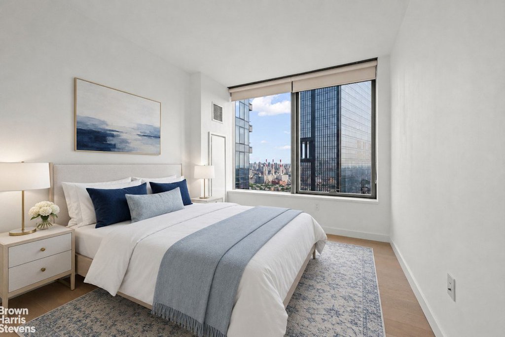 3 Court Square, Unit 3908 photo 5