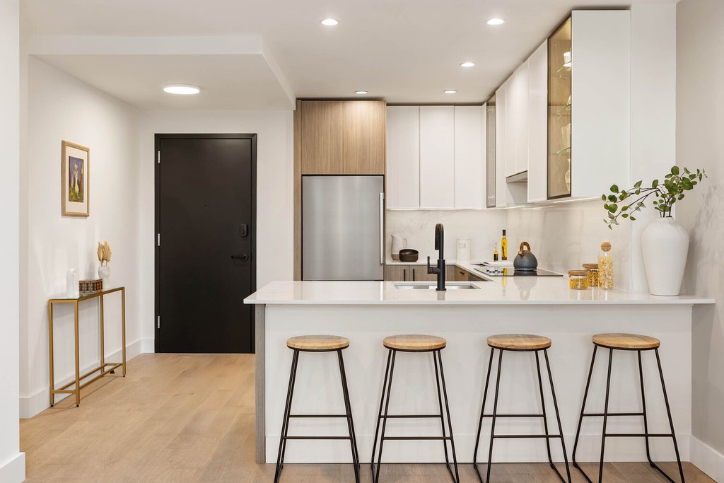 25-23 Newtown Avenue, Unit 2B photo 2