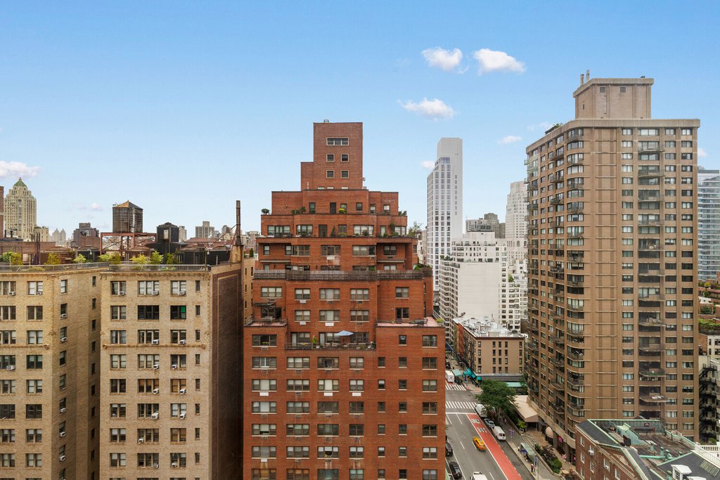 190 East 72nd Street, Unit 19B photo 3