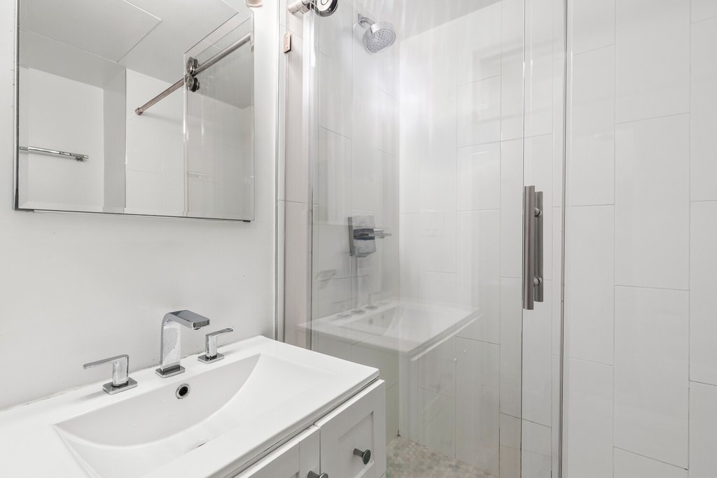 190 East 72nd Street, Unit 19B photo 8