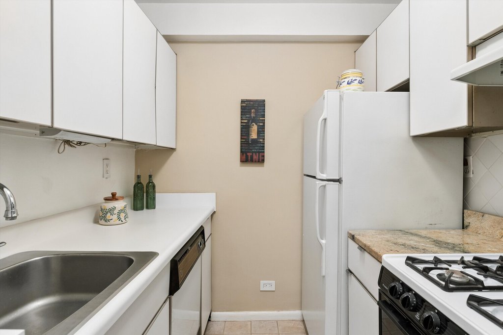 225 East 57th Street, Unit 9N photo 4