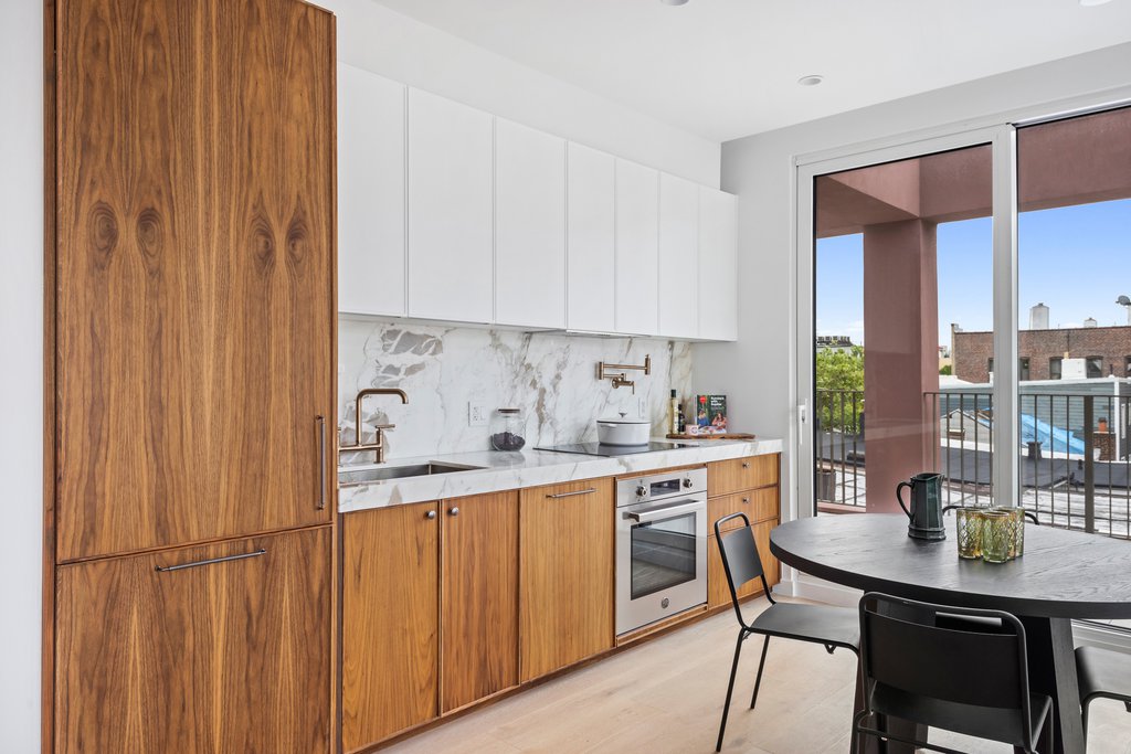 109 Devoe Street, Unit 6 photo 3