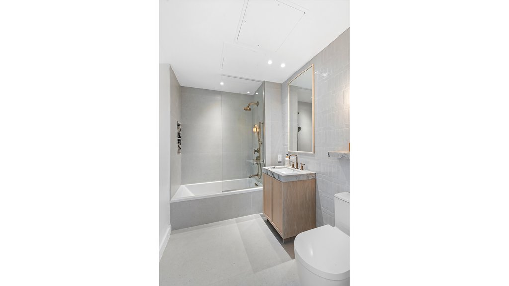 109 Devoe Street, Unit 6 photo 8