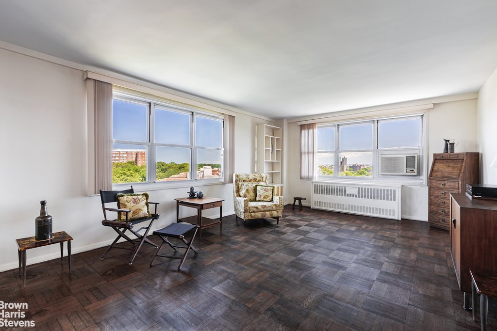 3935 Blackstone Avenue, Unit 10C