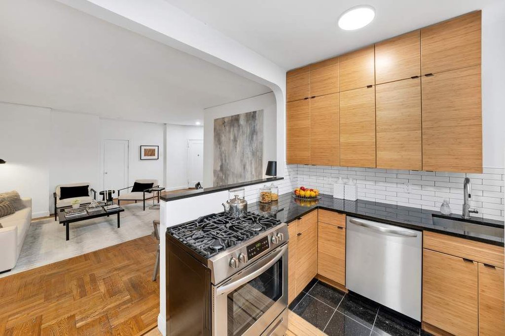 25 Minetta Lane, Unit 1JK photo 3