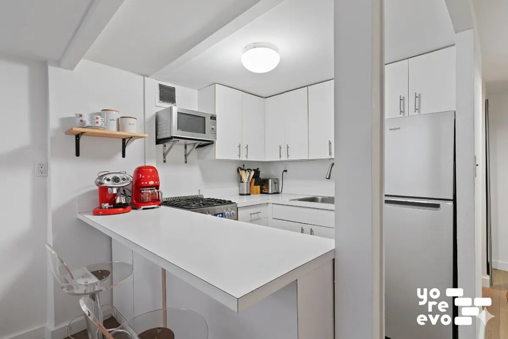 215 East 24th Street, Unit 222 photo 3