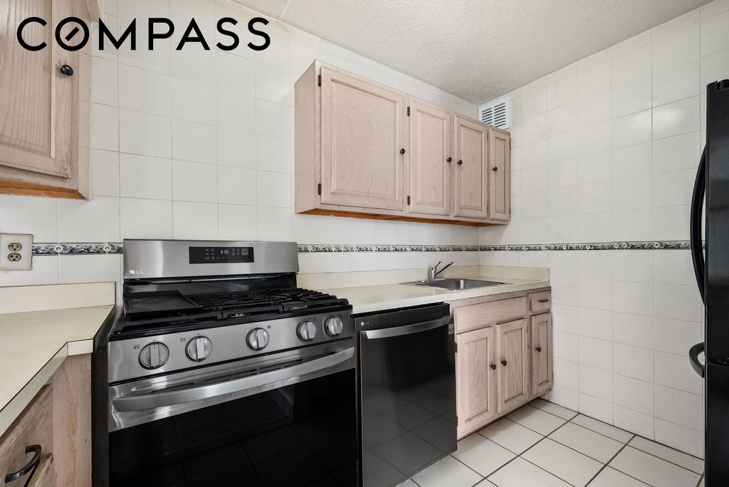 1919 Madison Avenue, Unit 613 photo 3