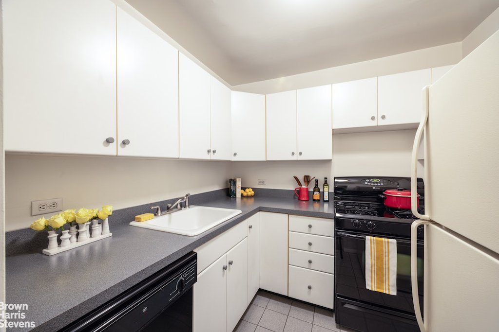 340 East 80th Street, Unit 5J photo 4