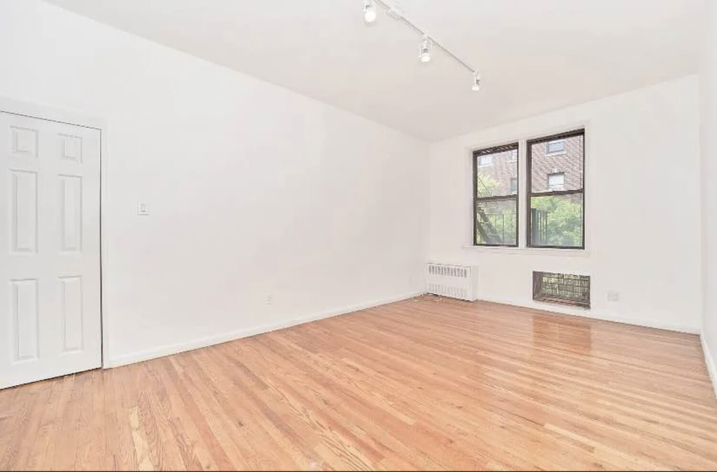 233 East 12th Street, Unit 3A