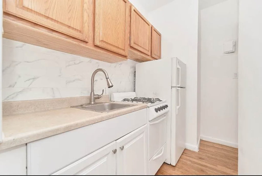 233 East 12th Street, Unit 3A photo 4