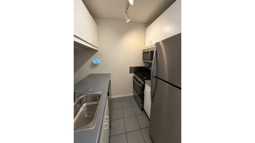 303 East 60th Street, Unit 18F photo 3