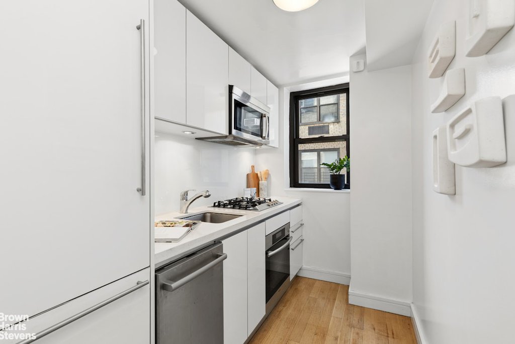 230 Riverside Drive, Unit 4B photo 23
