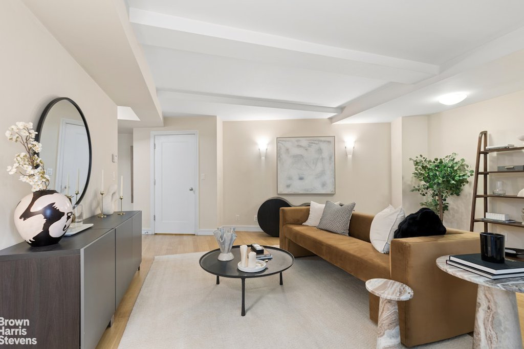 230 Riverside Drive, Unit 4B photo 4