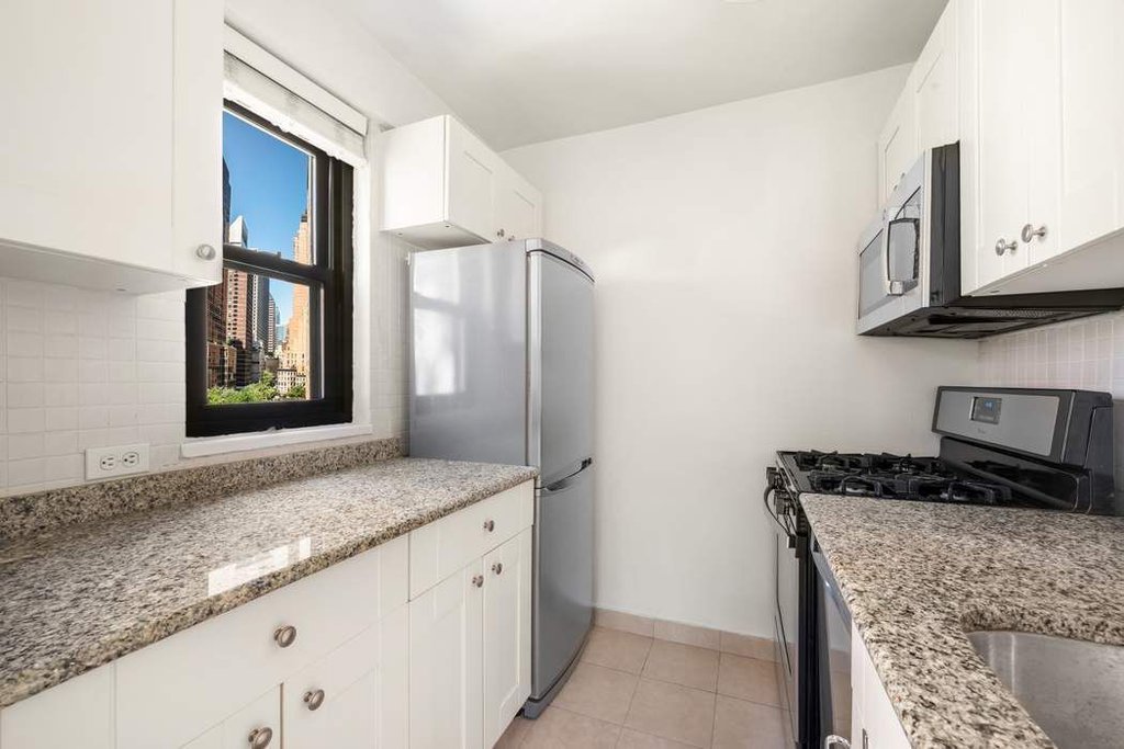 333 East 55th Street, Unit 8H photo 5