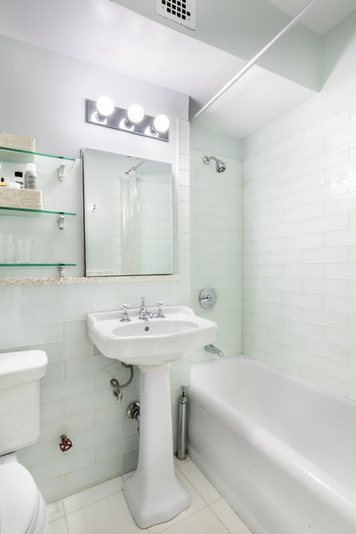24 Fifth Avenue, Unit 1225 photo 4