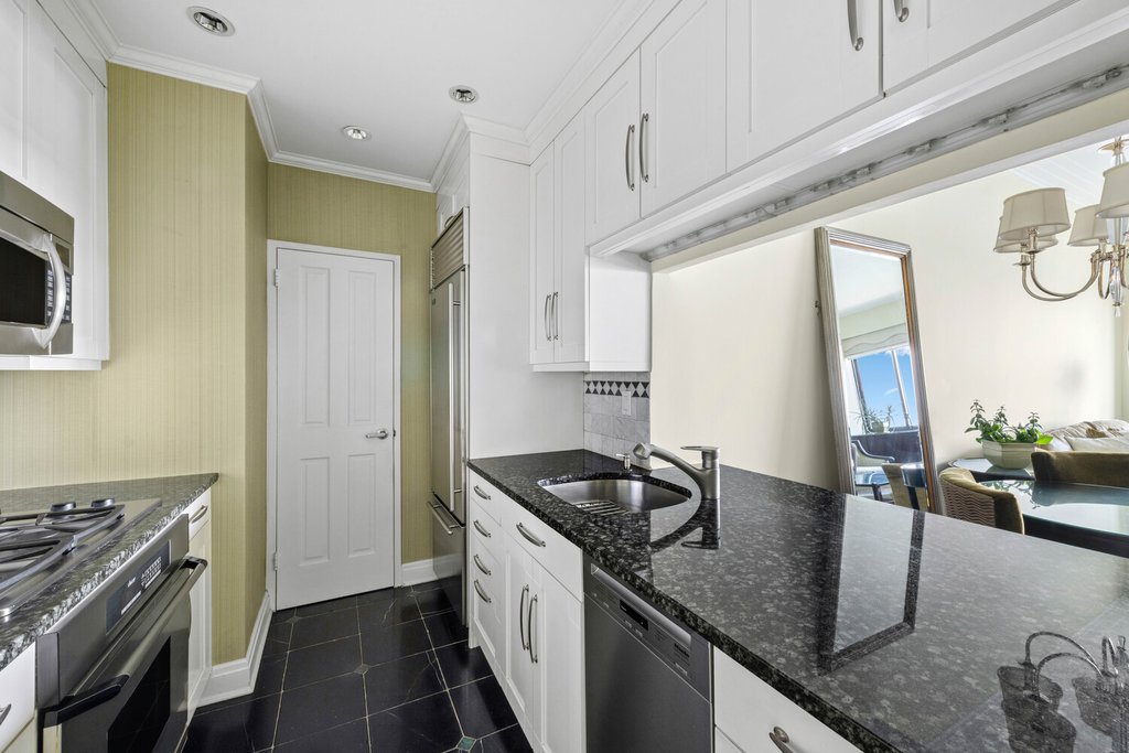 377 Rector Place, Unit 26A photo 3