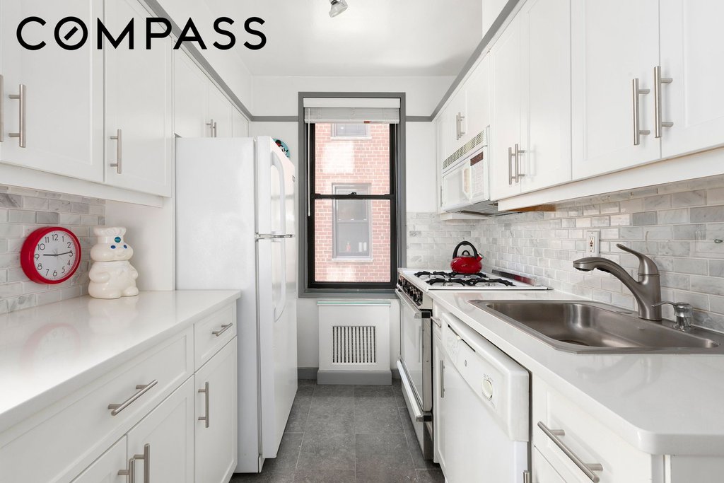 30 East 9th Street, Unit 4M photo 5