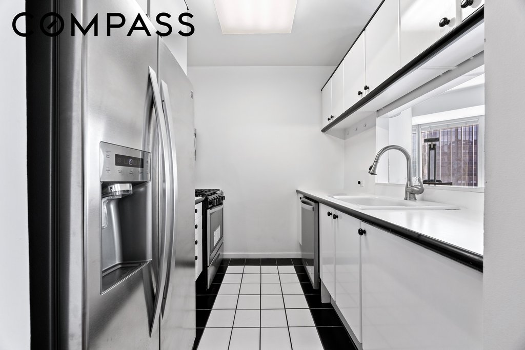 150 West 56th Street, Unit 4312 photo 8