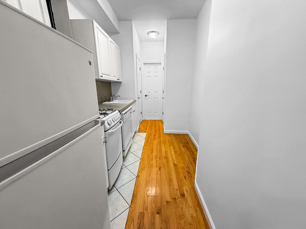 147 East 90th Street, Unit 5B photo 4