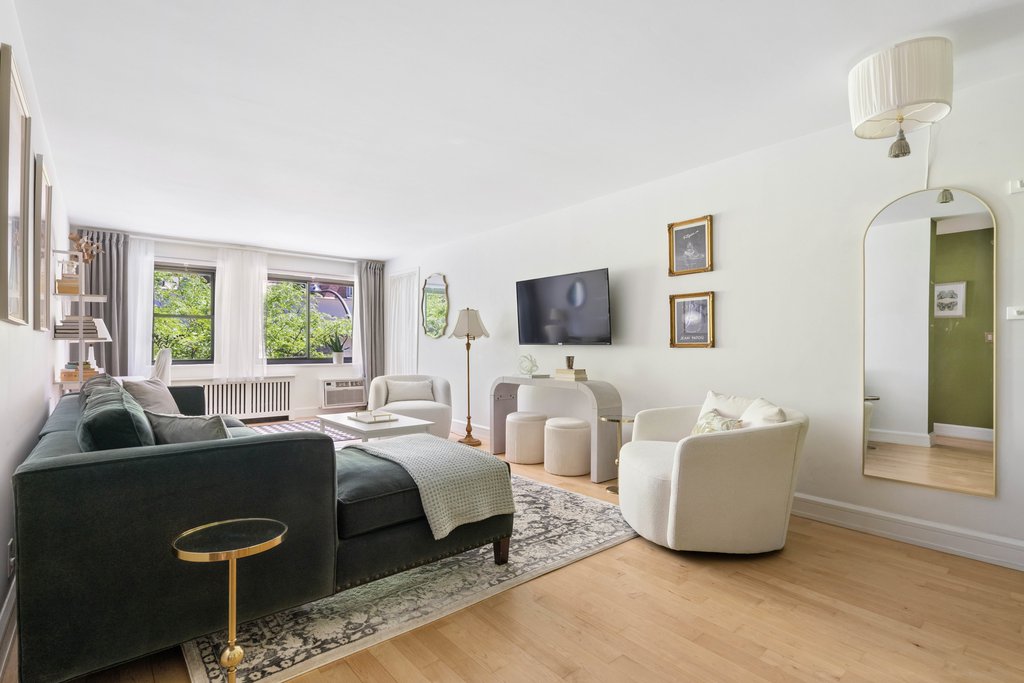 85 Eighth Avenue, Unit 3F photo 2