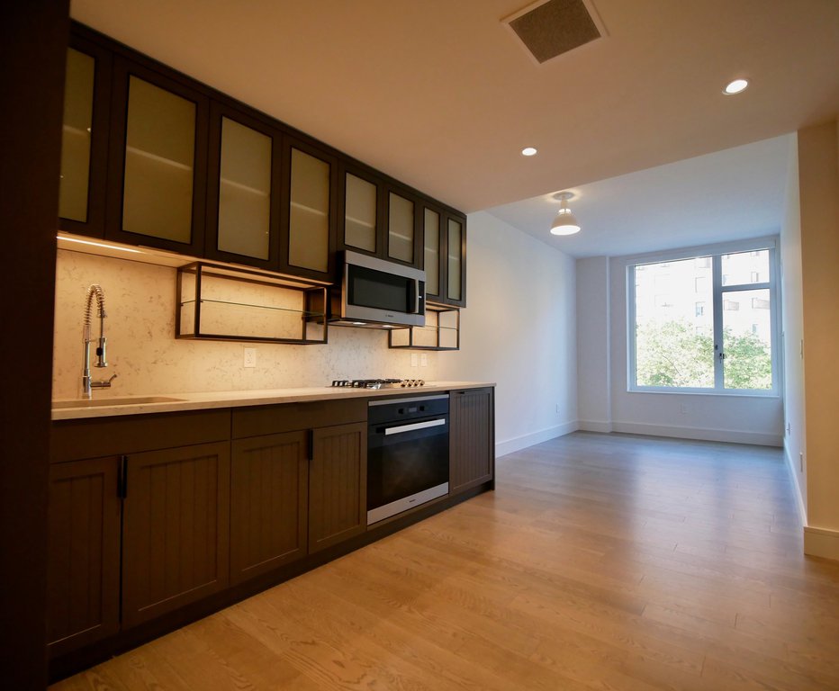 510 East 14th Street, Unit 211 photo 2