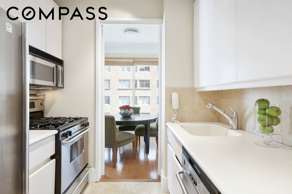 200 East 69th Street, Unit 7B photo 4