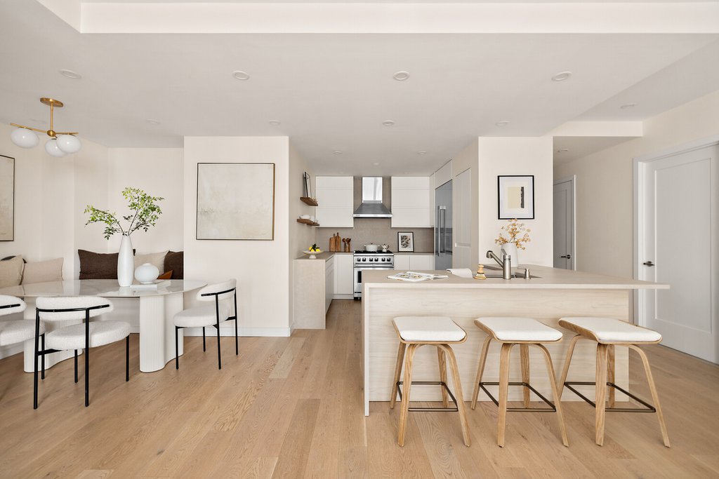 2 Northside Piers, Unit 7J photo 4