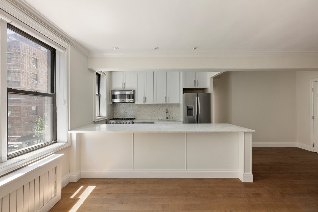 60 East 9th Street, Unit 316 photo 2