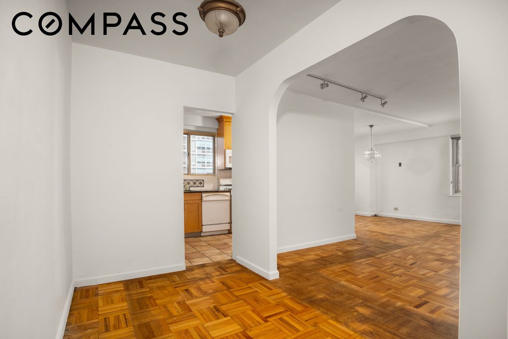 205 East 63rd Street, Unit 19G photo 4