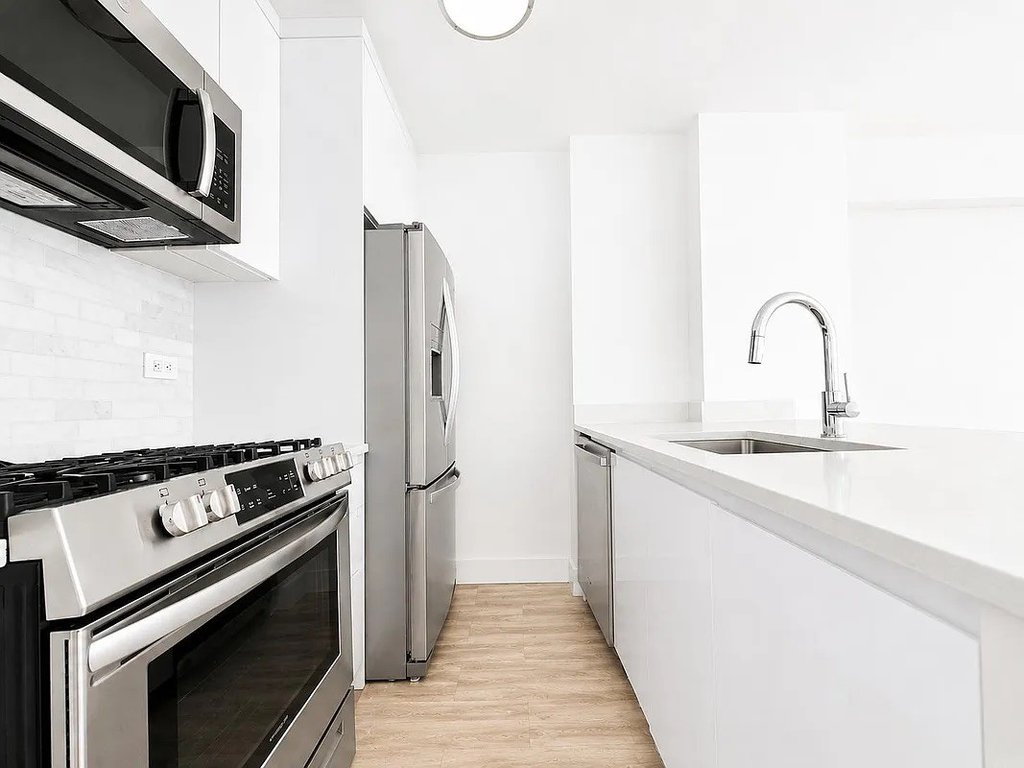 1735 York Avenue, Unit 18E photo 5