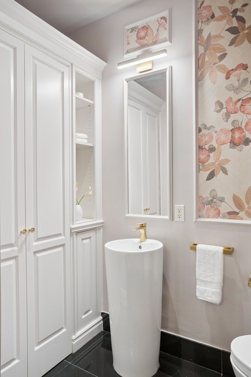 180 West 58th Street, Unit 3C photo 3