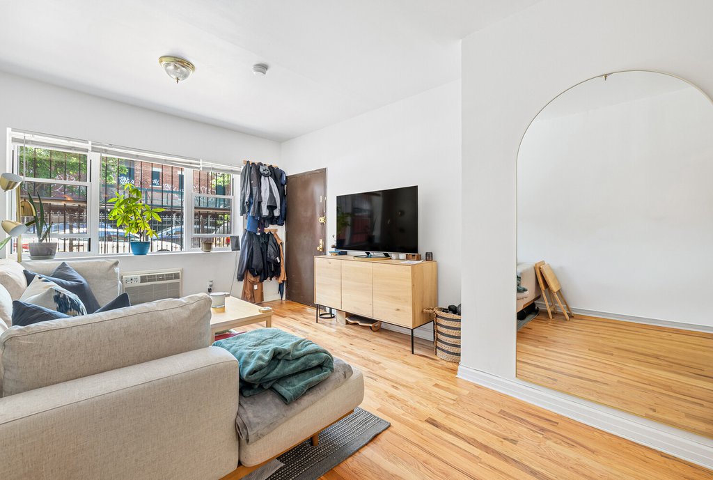 41 Claver Place – For Sale photo 2