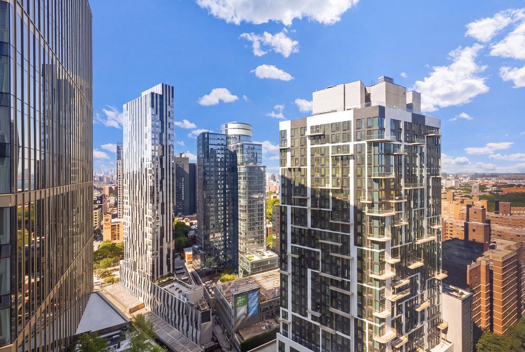 1 City Point, Unit 26D photo 8