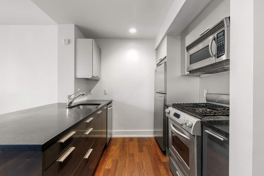 350 West 42nd Street, Unit 10M photo 3
