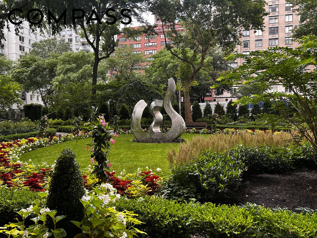200 East 66th Street, Unit A404 photo 9