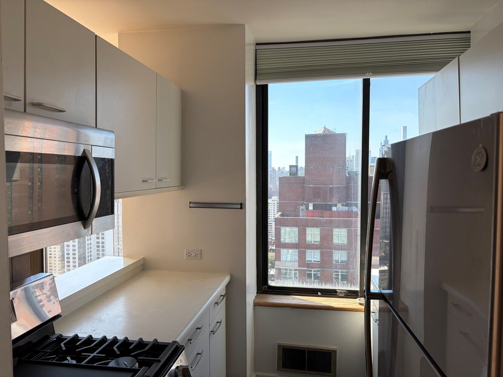 300 East 93rd Street, Unit 39E photo 6
