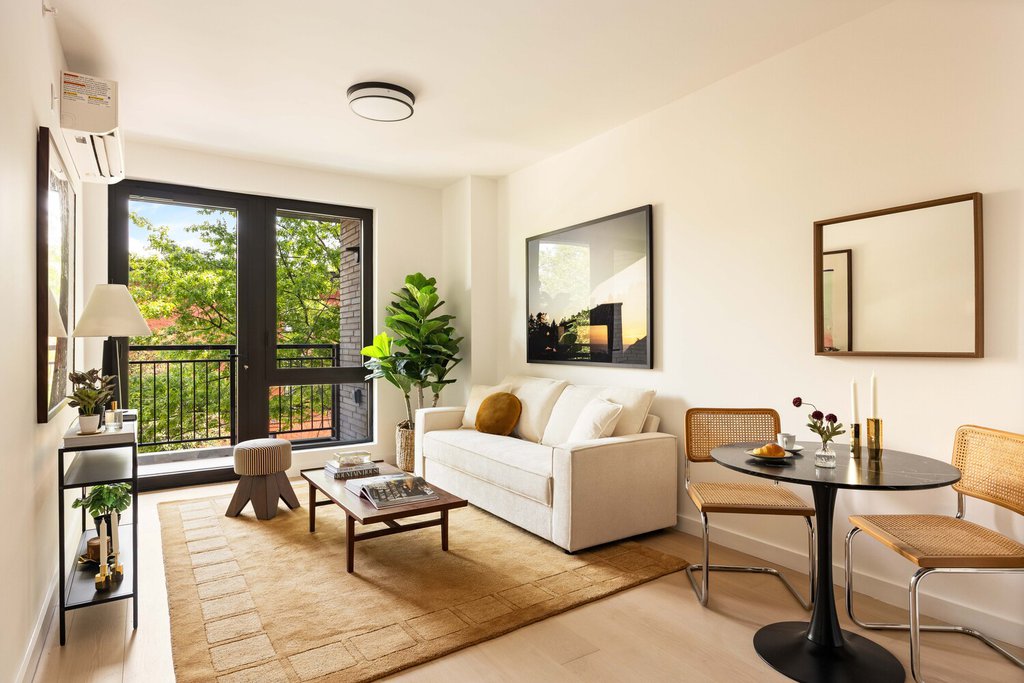 194 Bainbridge Street, Unit 209