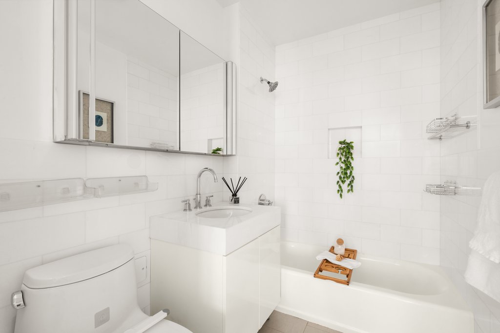 300 East 64th Street, Unit 9A photo 7