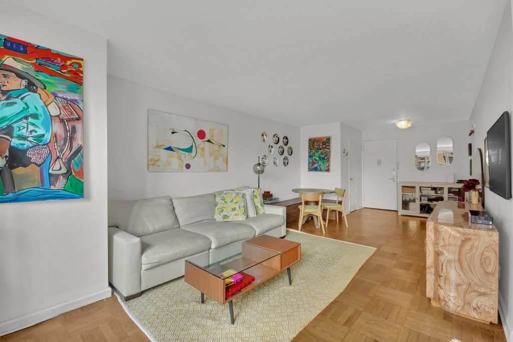 205 Third Avenue, Unit 7G photo 2