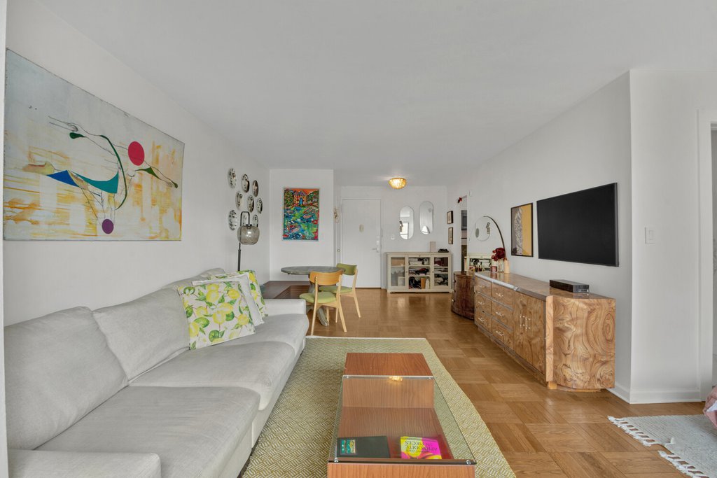 205 Third Avenue, Unit 7G photo 3