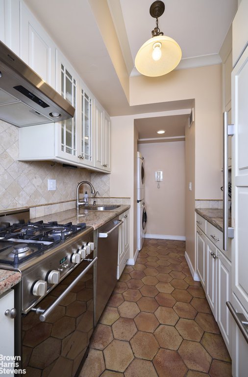 80 East End Avenue, Unit 17E photo 4