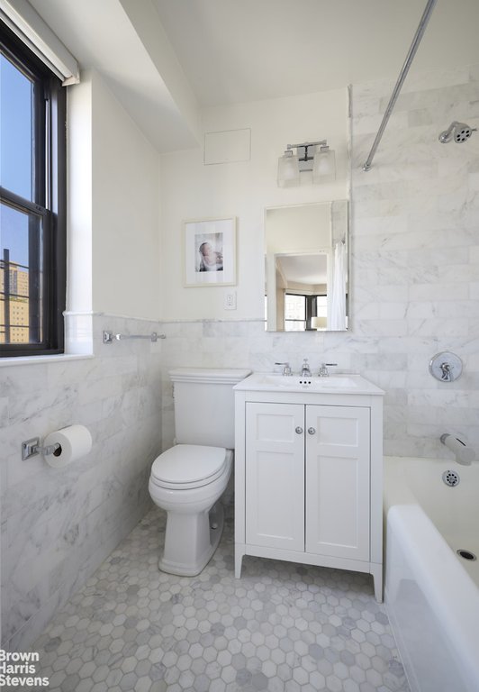 80 East End Avenue, Unit 17E photo 9